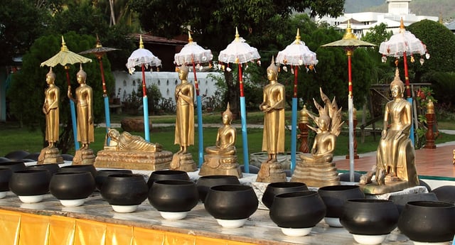 Buddha statues for days of week